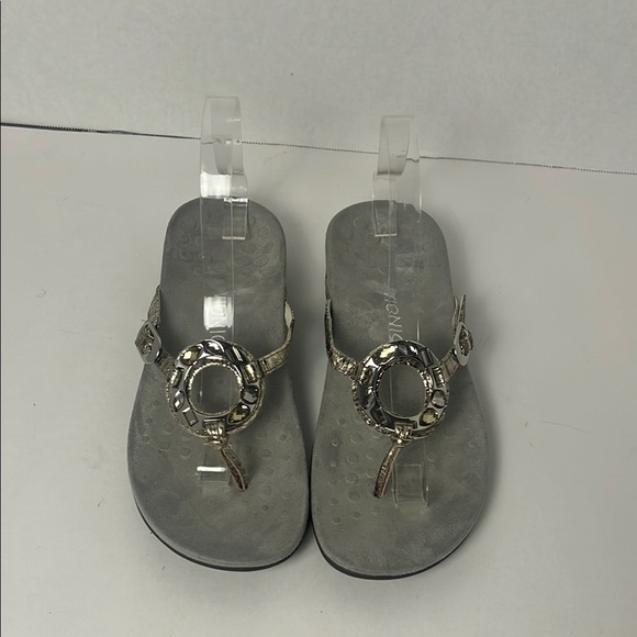 Vionic Ricci Jeweled Orthopedic Comfort Sandal Flip Flop Womens 9 in Silver - Picture 1 of 8